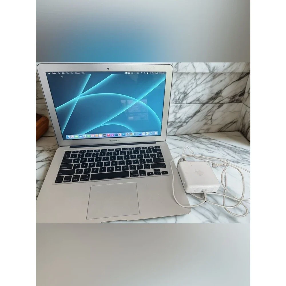 Apple MacBook Air 13” Silver with Black Keyboard